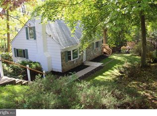 6 Lee Rd, Audubon, PA 19403