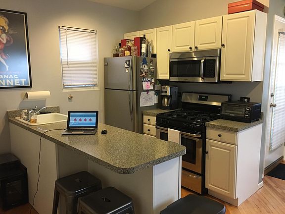 5th image of 2513 N Southport Ave APT 3R