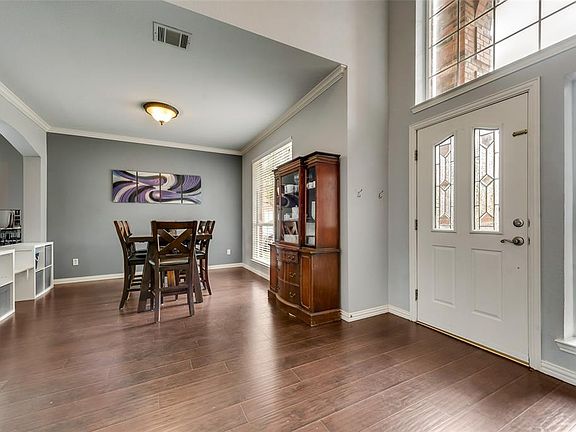 4th image of 3092 Greenfield Dr