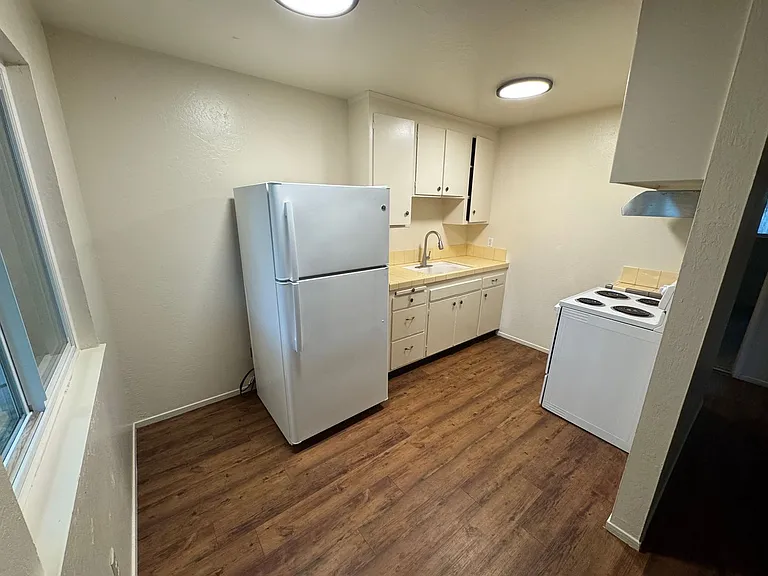 Mulberry Court Apartments — Photo 8