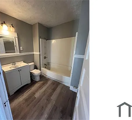 9823 Dickens Ave — Photo 8