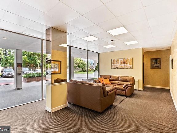 2nd image of 4343 Lee Hwy APT 406