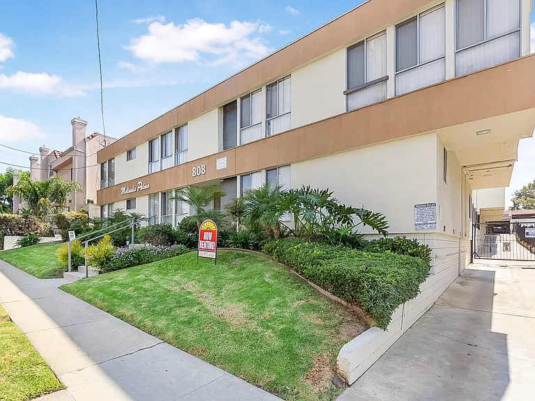 Molanda Palms Apartments — Photo 1