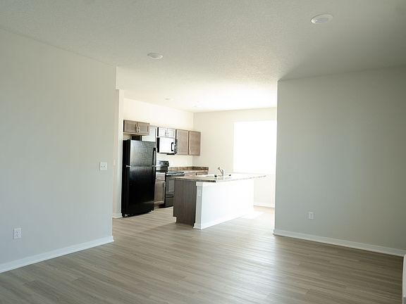 4th image of 2335 Paine St NE #209
