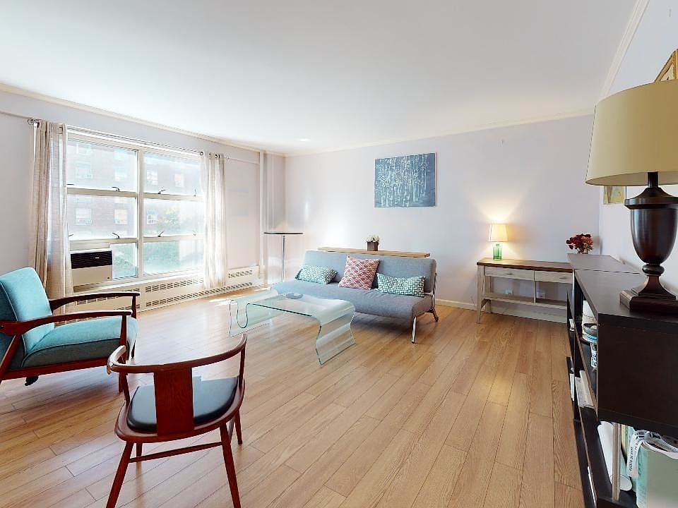 1st image of 90 La Salle St APT 9H