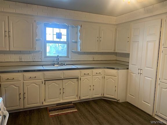 2nd image of 195 Medina St