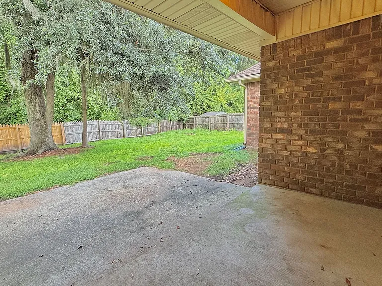 1130 Montclair Dr — Photo 34