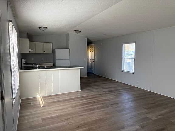 2nd image of 2200 Harper St #B31