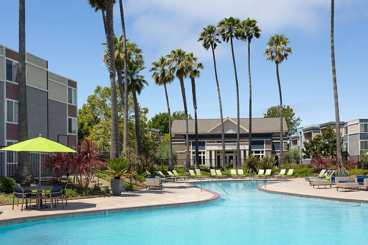 Photo 2 of 19 - Summer House - Alameda, CA Building Photo - Summer House