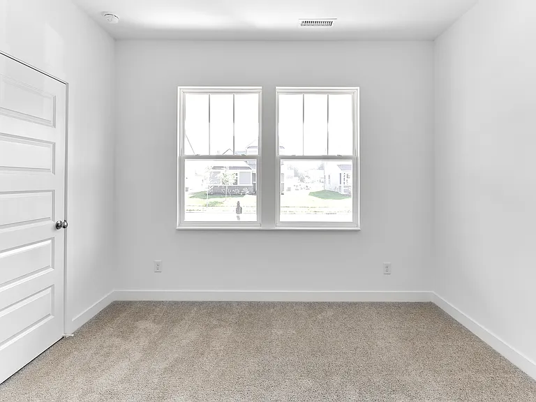 422 Eisenhower St — Photo 7