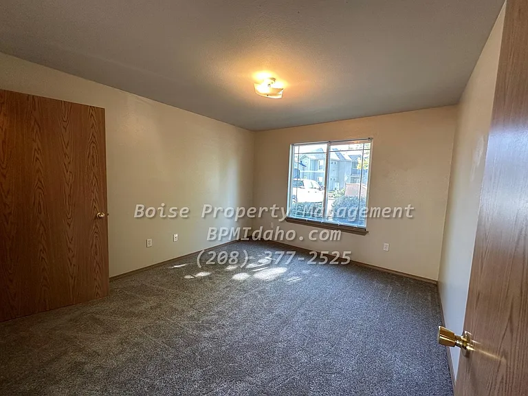 1805 E Overland Rd #19 — Photo 5
