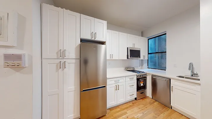 Rented by Bond New York | media 19