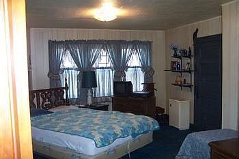 Large master bedroom upstairs