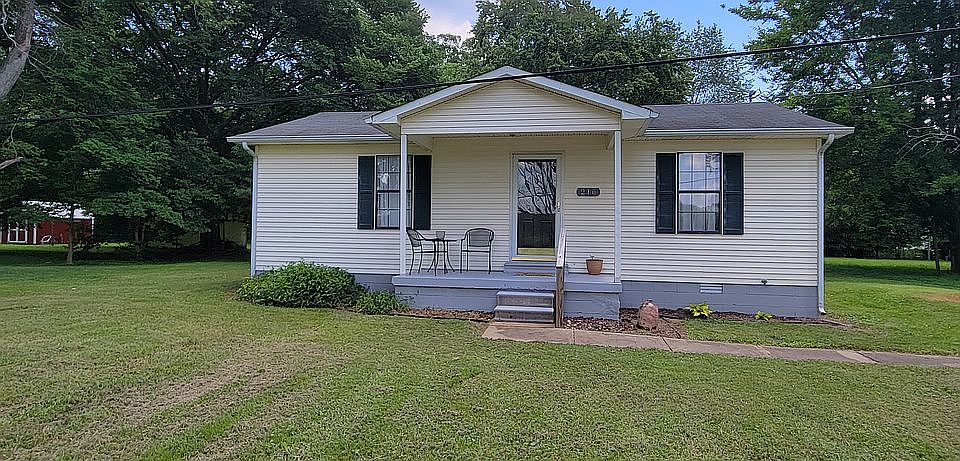 2 Bedrooms, 1 Bath