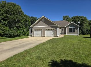 10588 Stadium Dr, Kalamazoo, MI 49009