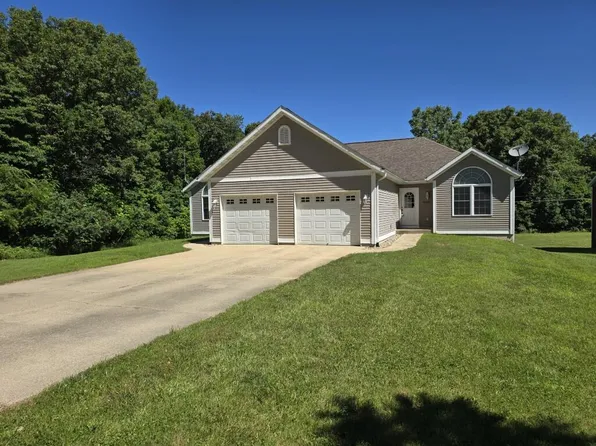 10588 Stadium Dr, Kalamazoo, MI 49009