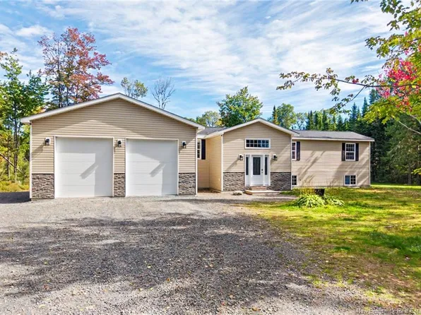 45 Moore Rd, Lincoln, NB E3B 7Z5