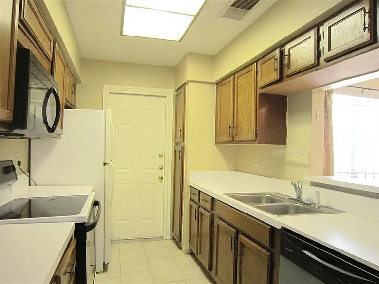 8299 Cambridge St #403 — Photo 4