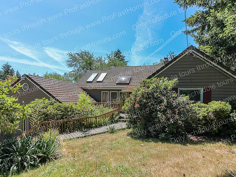 7840 SW West Slope Dr — Photo 2
