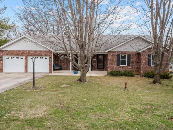 34332 Jennifer Ln, Brighton, IL 62012