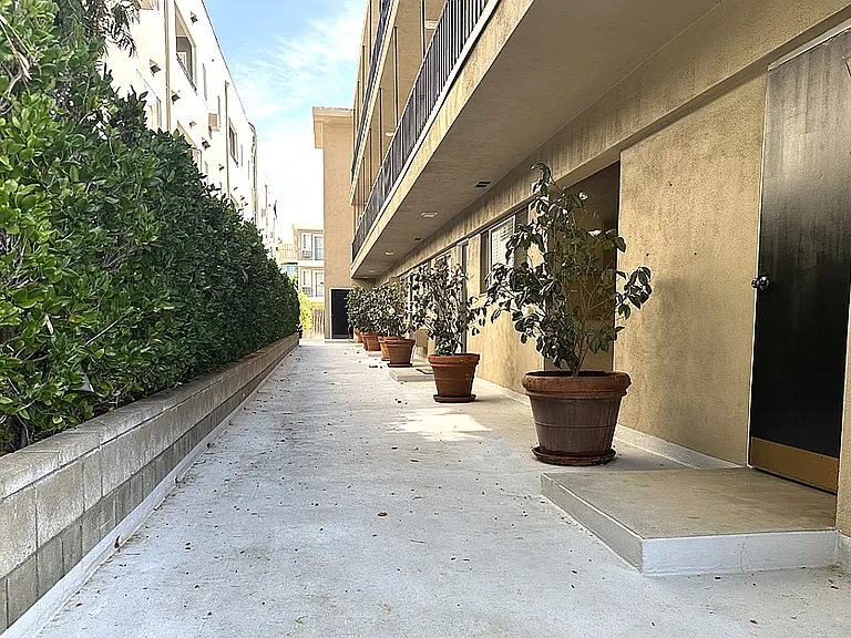 406 VETERAN AVENUE - Westwood, CA 90024