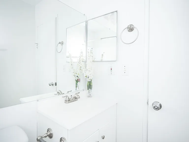 21736 Roscoe Blvd — Photo 37