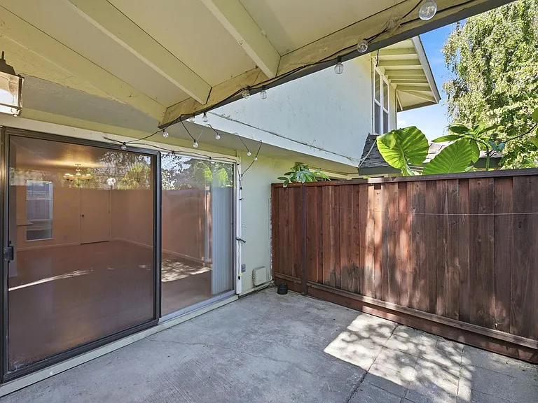 5576 Magnolia Ter — Photo 11