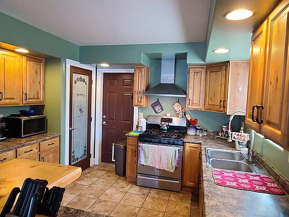 4th image of 704 Park St