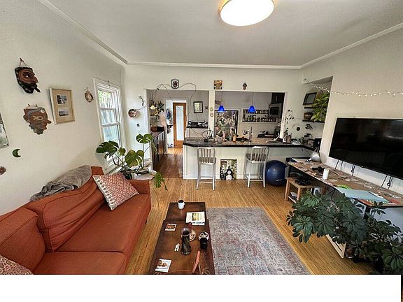 4th image of 2927 Bellevue Ave