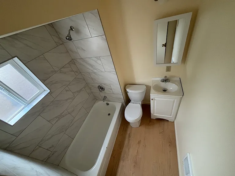 428 N Alberta St #D — Photo 8
