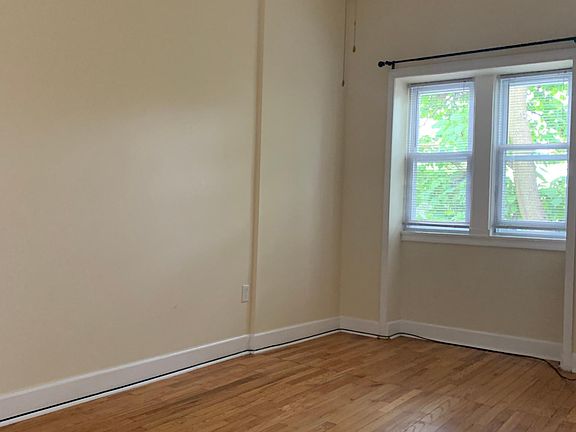 2nd image of 1046 N Rockwell St APT 3F