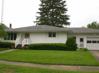 115 10th St, Lincoln, IL 62656