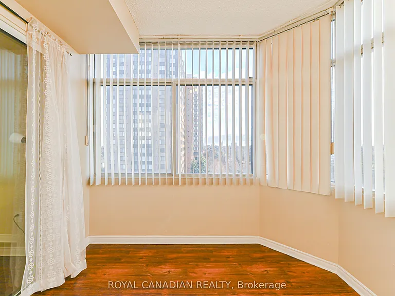 88 Alton Towers Cir #703 — Photo 24