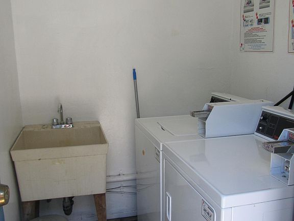 4th image of 4362 Moorpark Ave APT 1