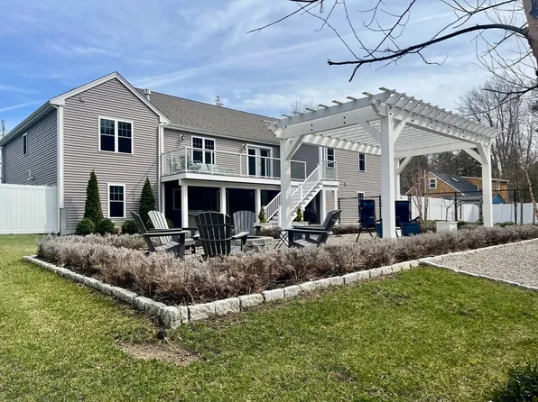 600 Crane Ave S, Taunton, MA 02780