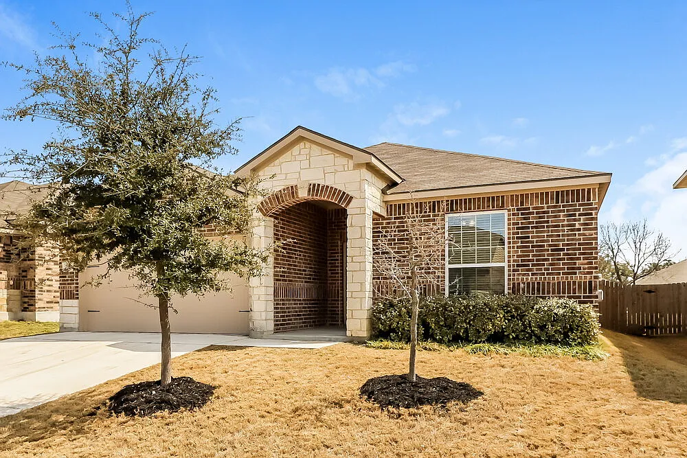 3 bed, 2.0 bath, 1541 sqft, $1,915 — Photo 3