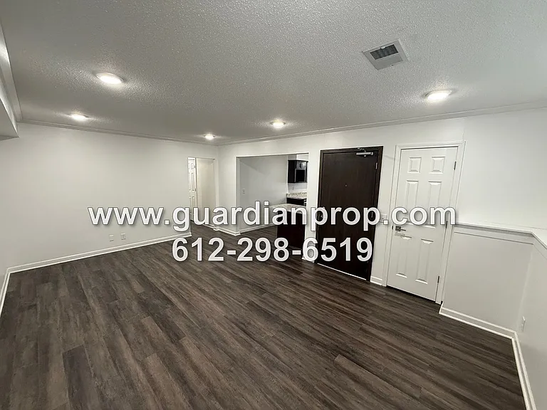 5900 3rd Street NE — Photo 3