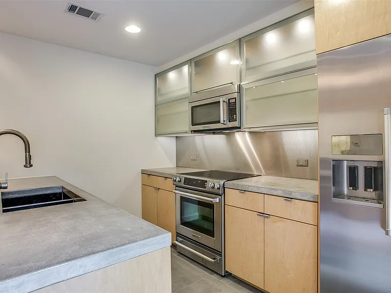 3945 Buena Vista St #C — Photo 15