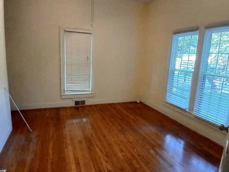 1340 Harle Ave NW — Photo 5