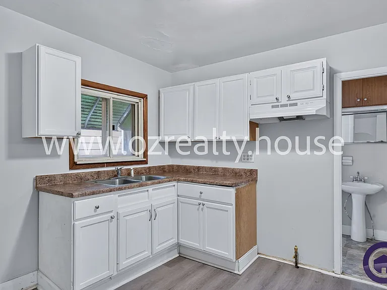 1019 Coventry Ave — Photo 7