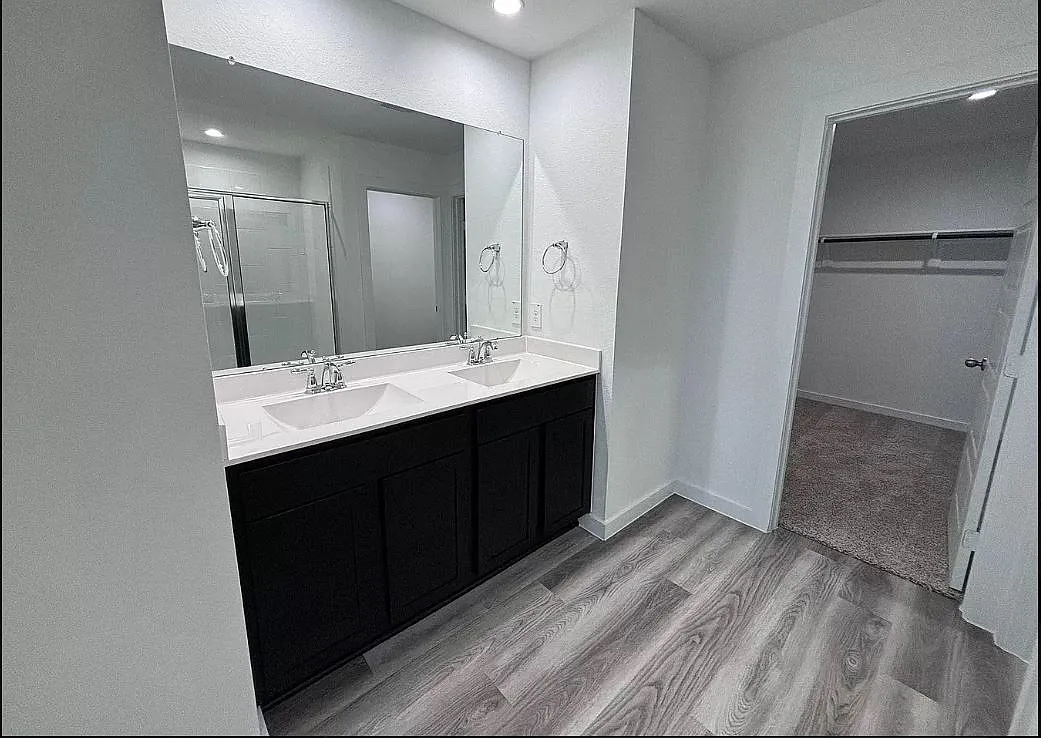 3 bed, 2.5 bath, 1820 sqft, $2,249 — Photo 3