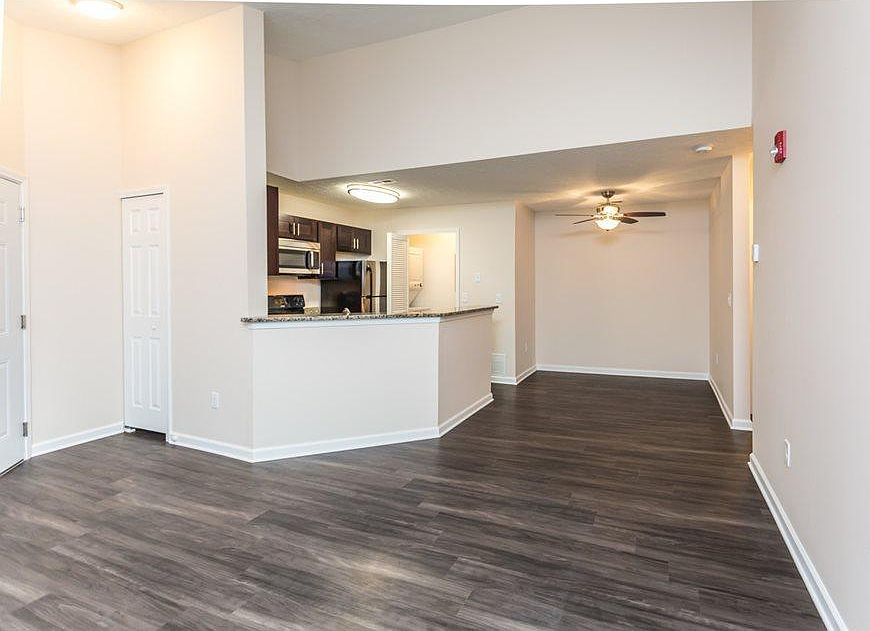 2nd image of 1559 Weymouth Cir APT 106