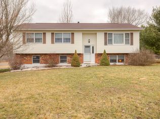 29 Meadow Ridge Ln, Lagrangeville, NY 12540