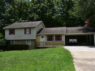 908 Falconcrest Dr, Lawrenceville, GA