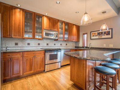 902 N Cass St #902, Milwaukee, WI, 53202