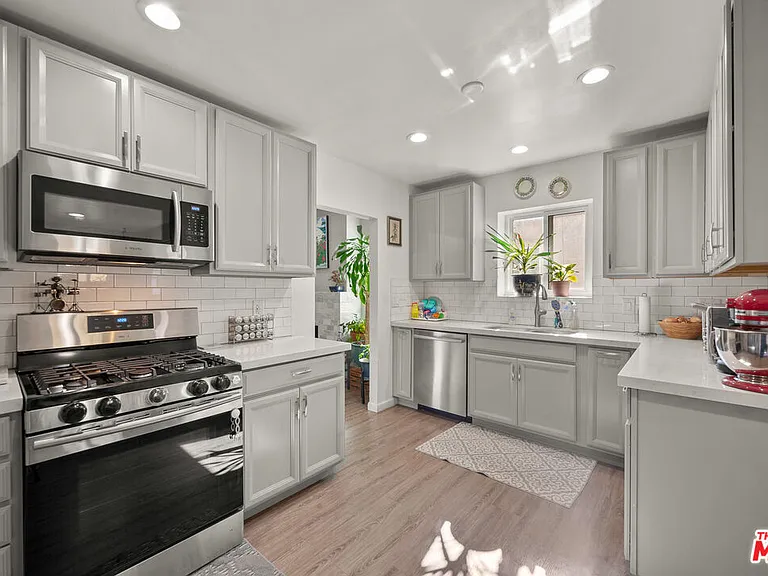 2227 Alsace Ave — Photo 11