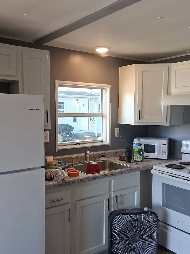 405 Joan Dr — Photo 2