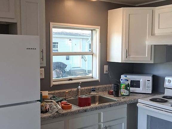 2nd image of 405 Joan Dr #1-4