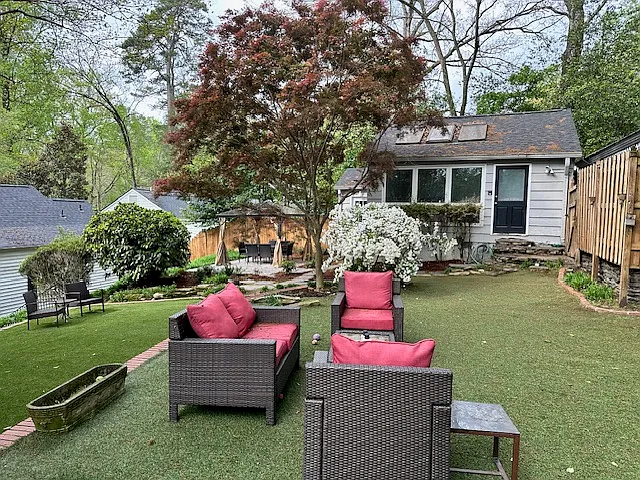 525 Spring Valley Rd NW — Photo 2