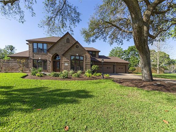 2nd image of 61 Timbercreek Ct